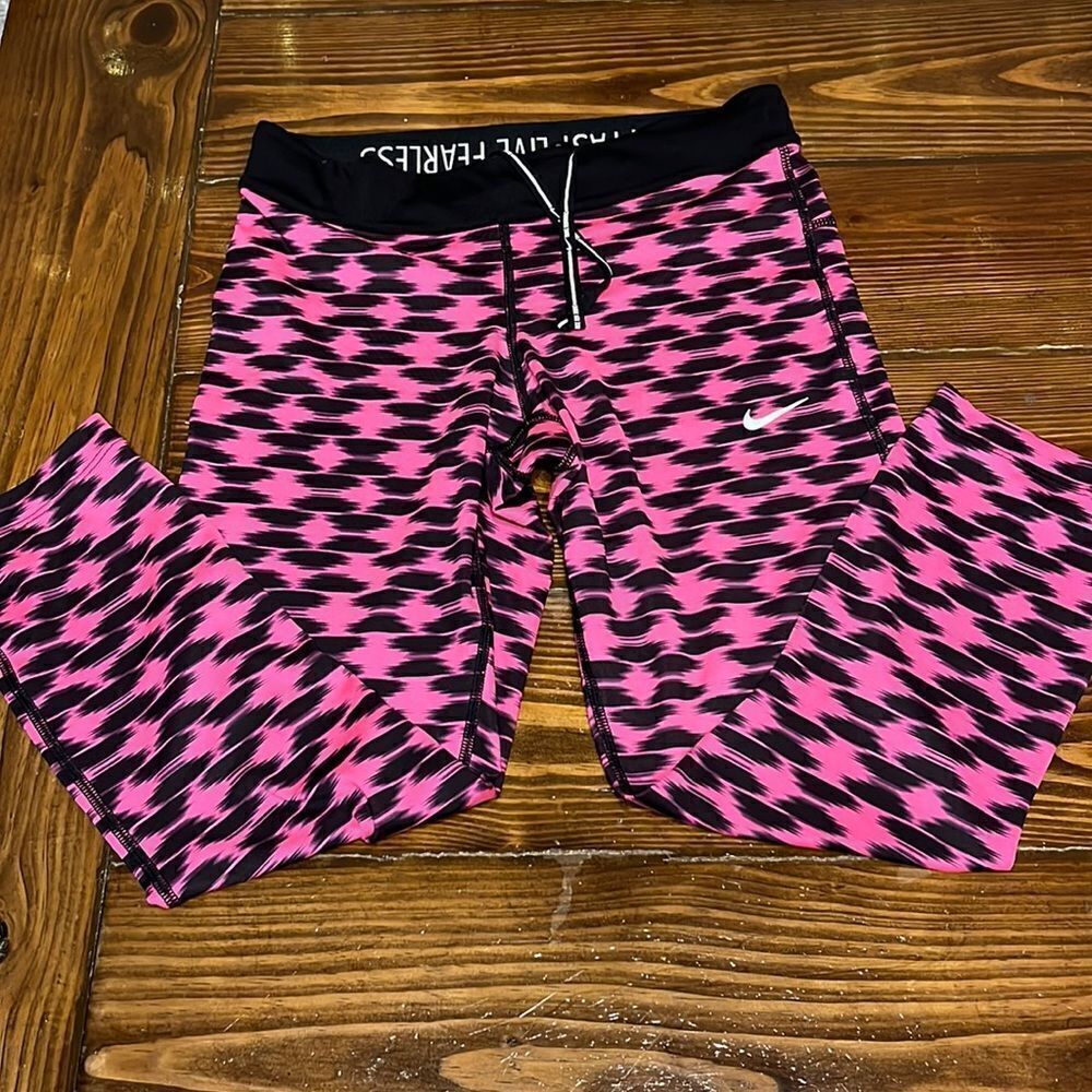 NWOT NIKE Dri-fit Pink and Black Run Fast Live Fearless  running Capri Leggings